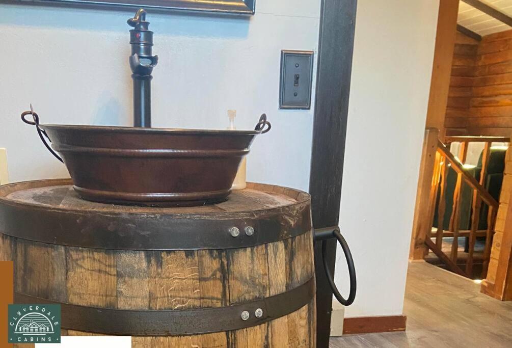 Cozy Cabin With Hottub At Cloverdale Cabins Hinckley Extérieur photo