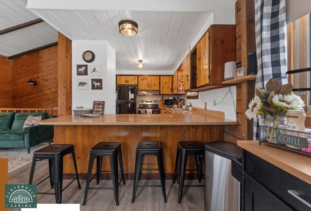 Cozy Cabin With Hottub At Cloverdale Cabins Hinckley Extérieur photo