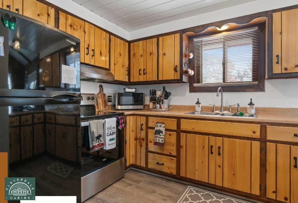 Cozy Cabin With Hottub At Cloverdale Cabins Hinckley Extérieur photo