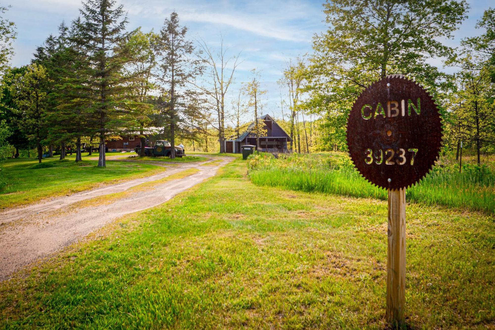 Cozy Cabin With Hottub At Cloverdale Cabins Hinckley Extérieur photo