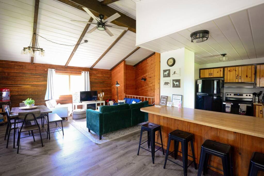 Cozy Cabin With Hottub At Cloverdale Cabins Hinckley Extérieur photo