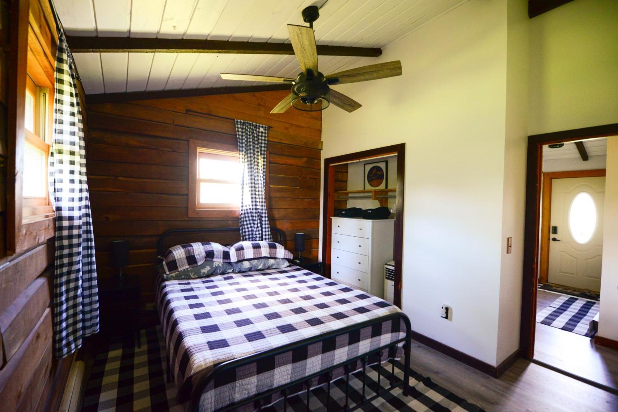 Cozy Cabin With Hottub At Cloverdale Cabins Hinckley Extérieur photo