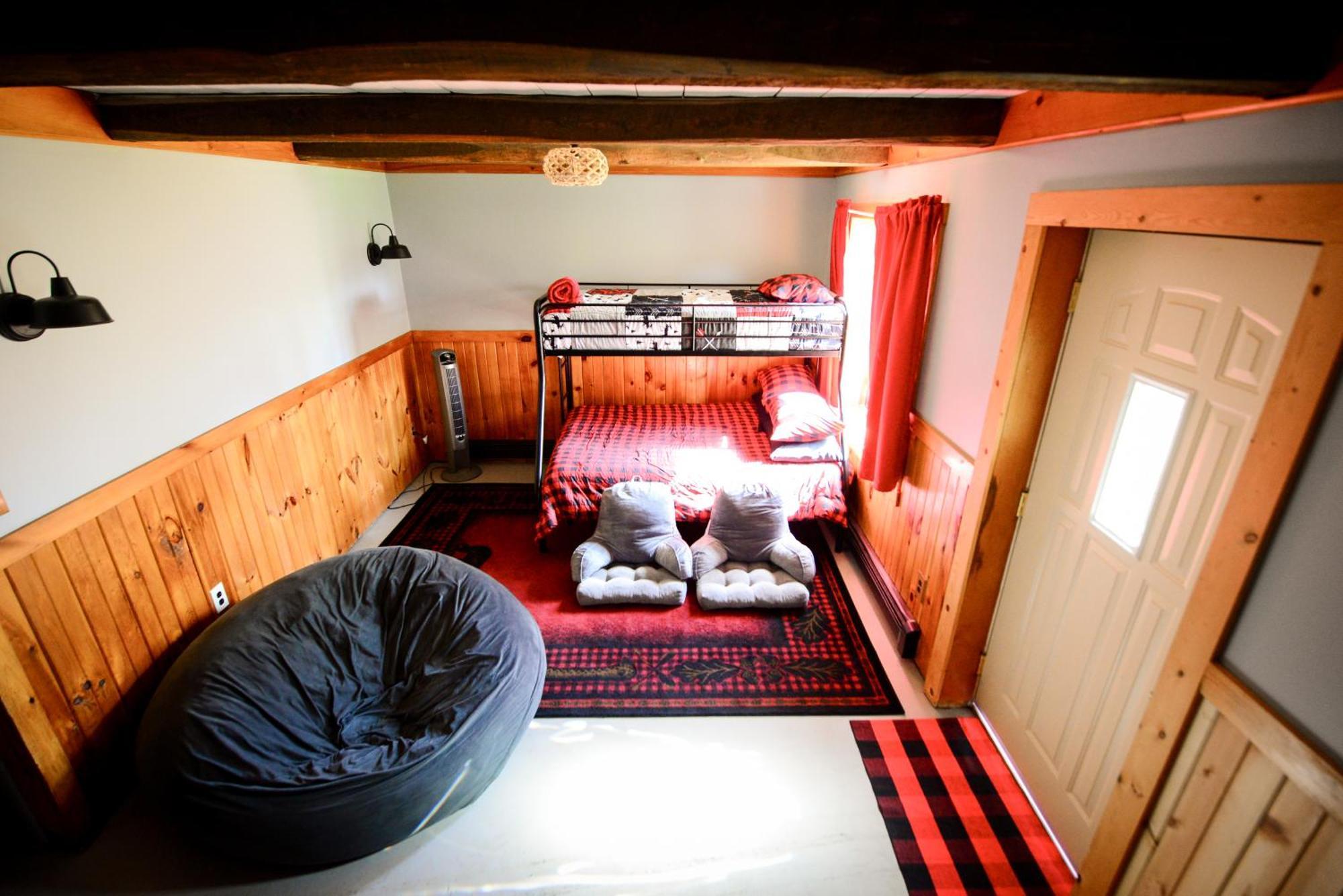 Cozy Cabin With Hottub At Cloverdale Cabins Hinckley Extérieur photo